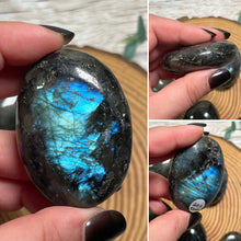 Load image into Gallery viewer, Labradorite Palmstone