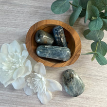 Load image into Gallery viewer, Light Blue Kyanite Cuddle (Freeform)