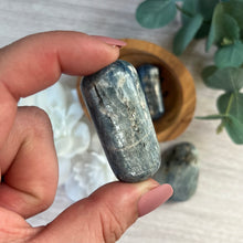 Load image into Gallery viewer, Light Blue Kyanite Cuddle (Freeform)