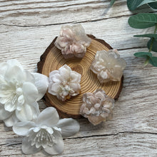 Load image into Gallery viewer, Small Flower Agate Flower