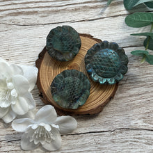 Load image into Gallery viewer, Labradorite Sunflower
