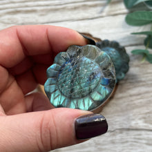 Load image into Gallery viewer, Labradorite Sunflower