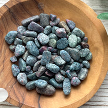 Load image into Gallery viewer, Ruby Kyanite Chips (50g)