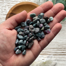 Load image into Gallery viewer, Ruby Kyanite Chips (50g)