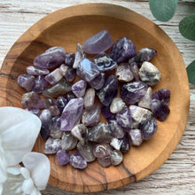 Load image into Gallery viewer, Chevron Amethyst Chips (50g)