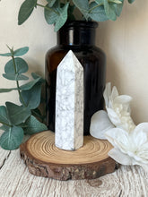 Load image into Gallery viewer, Howlite Tower