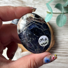 Load image into Gallery viewer, Iolite Sunstone (Cordierite) Palmstone