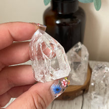 Load image into Gallery viewer, Smaller Crackle Quartz Towers