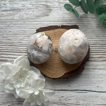 Load image into Gallery viewer, Flower Agate Palmstone