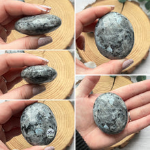 Load image into Gallery viewer, Larvakite Palmstone