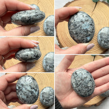 Load image into Gallery viewer, Larvakite Palmstone
