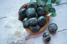 Load image into Gallery viewer, Kambaba Cuddle