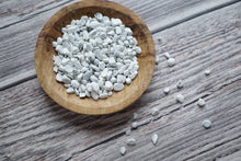 Load image into Gallery viewer, Howlite Chips (50g)
