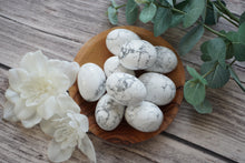Load image into Gallery viewer, Howlite Cuddle