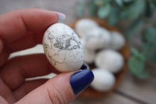 Load image into Gallery viewer, Howlite Cuddle