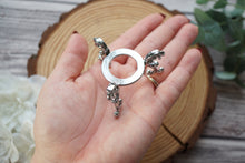 Load image into Gallery viewer, Silver Metal Sphere Holder