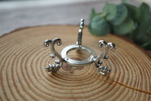 Load image into Gallery viewer, Silver Metal Sphere Holder