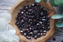 Load image into Gallery viewer, Polished Garnet Chips (50g)