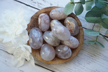Load image into Gallery viewer, Flower Agate Cuddle