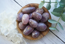 Load image into Gallery viewer, Lavender Rose Quartz Cuddle