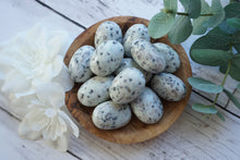 Load image into Gallery viewer, Kiwi Jasper Cuddle