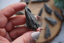 Load image into Gallery viewer, Black Kyanite Raw
