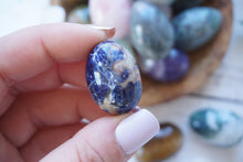 Load image into Gallery viewer, Mini Crystal Egg