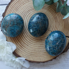 Load image into Gallery viewer, Apatite Palm