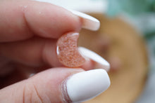 Load image into Gallery viewer, Tiny Flashy Sunstone Moon