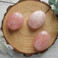 Load image into Gallery viewer, Rose Quartz Palmstone