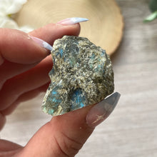 Load image into Gallery viewer, Raw Specimen: Labradorite