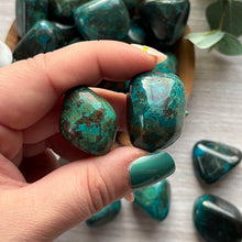 Load image into Gallery viewer, Shattuckite Tumble