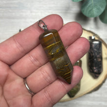 Load image into Gallery viewer, Point Pendant