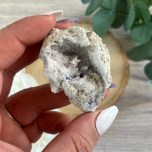 Load image into Gallery viewer, Raw Specimen: Spirit Flower Geode A