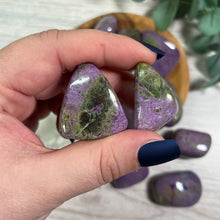 Load image into Gallery viewer, Stichtite Cuddle