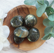 Load image into Gallery viewer, Labradorite Cuddle
