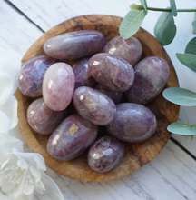 Load image into Gallery viewer, Lavender Rose Quartz Cuddle