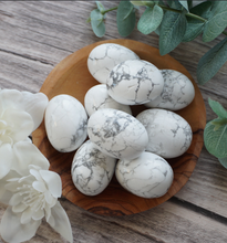 Load image into Gallery viewer, Howlite Cuddle