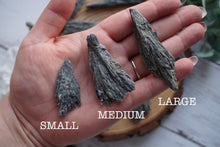 Load image into Gallery viewer, Black Kyanite Raw