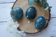 Load image into Gallery viewer, Apatite Palm