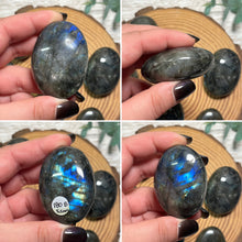 Load image into Gallery viewer, Labradorite Palmstone
