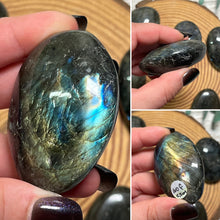 Load image into Gallery viewer, Labradorite Palmstone
