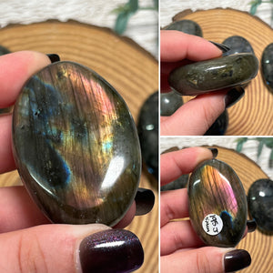 Labradorite Palmstone