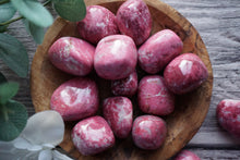 Load image into Gallery viewer, Thulite Cuddle (A-Grade)
