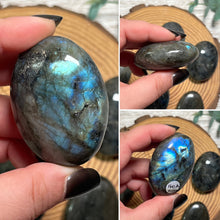 Load image into Gallery viewer, Labradorite Palmstone

