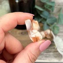 Load image into Gallery viewer, Mini Flower Agate Bear

