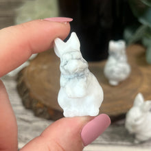 Load image into Gallery viewer, Howlite Sitting Rabbit
