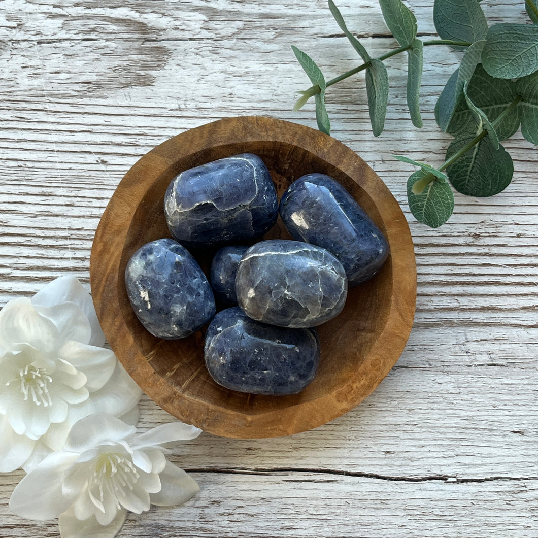 Iolite (Cuddle, ∼200g)