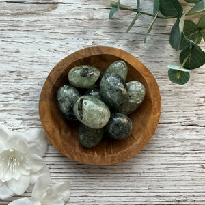 Prehnite (Cuddle, ∼200g)