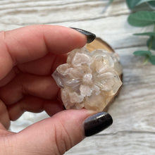 Load image into Gallery viewer, Small Flower Agate Flower
